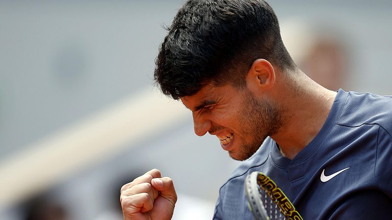 Alcaraz abruma a Wolf y se estrena con victoria en Roland Garros