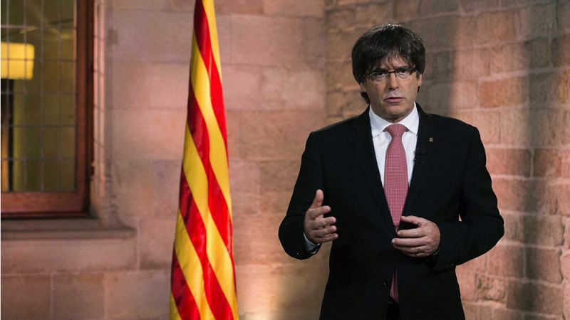 Puigdemont avisa de que sólo el Parlament puede inhabilitarlo y de que tiene a punto el 1-O