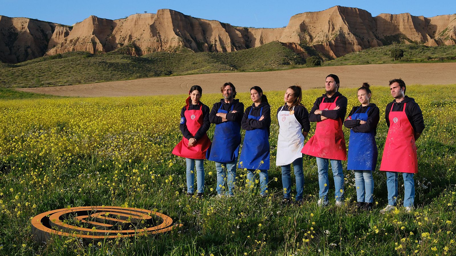 Ángela lidera el equipo azul y los jueces aplauden su trabajo - MasterChef | Ver