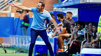 El entrenador del Mallorca Vicente Moreno, dando instrucciones