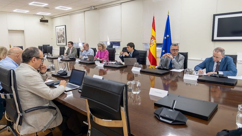 Gobierno y sindicatos acuerdan que los antiguos becarios recuperen entre 40 y 140 euros por cada mes no cotizado