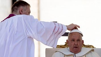 El Papa Francisco celebra una misa