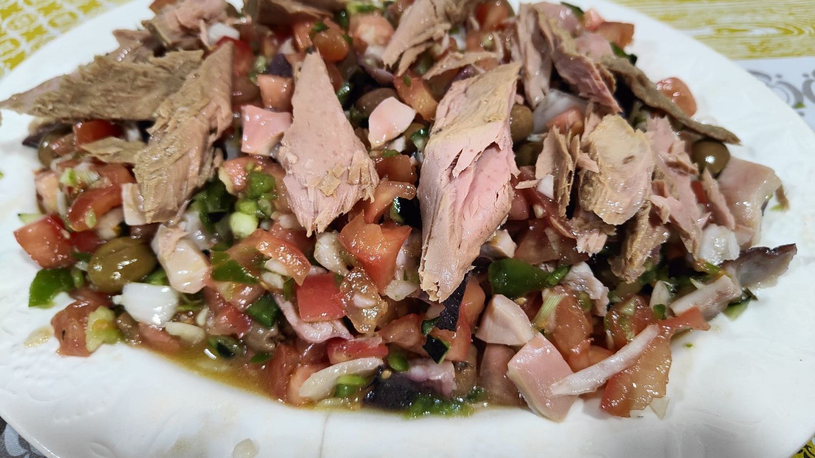 Receta de pipirrana deliciosa en tan solo unos minutos | Ver