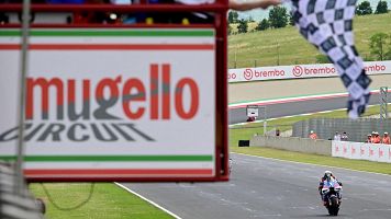 Pecco Bagnaia reina por tercer ao consecutivo en el GP de Italia de MotoGP.