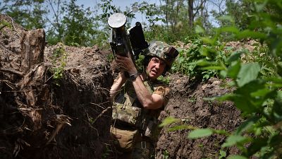 Un soldado ucraniano con armamento estadounidense en Zaporiyia