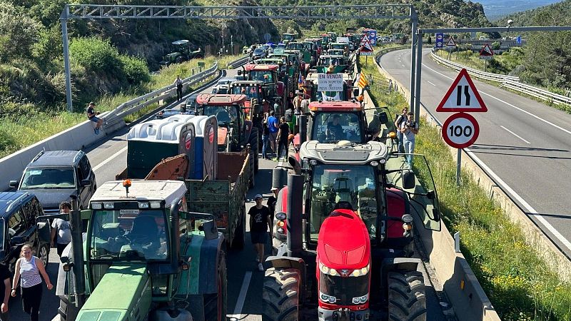 Notícies a Catalunya, en directe avui 3 de juny del 2024 | Els pagesos tallen els principals passos fronterers amb França