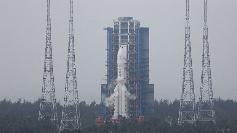 La sonda espacial china Chang'e 6 aluniza exitosamente en la cara oculta de la Luna