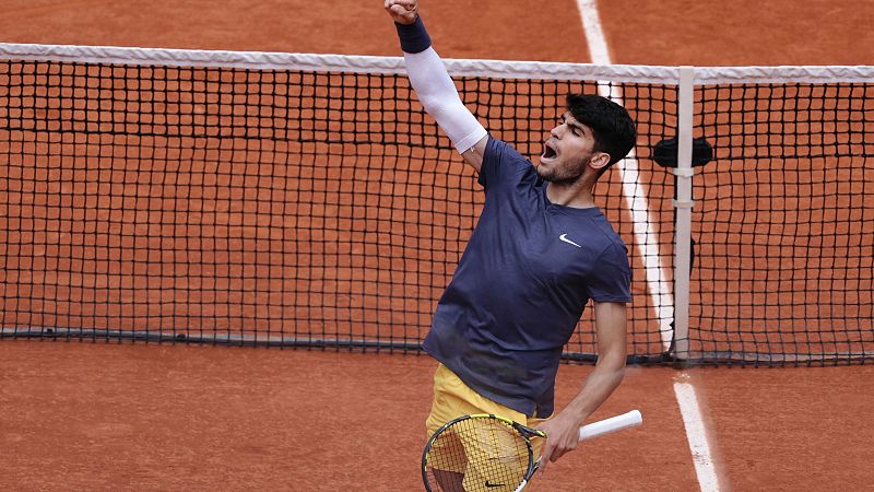 Carlos Alcaraz se cita con Tsitsipas en cuartos de final de Roland Garros tras vencer a Auger-Aliassime