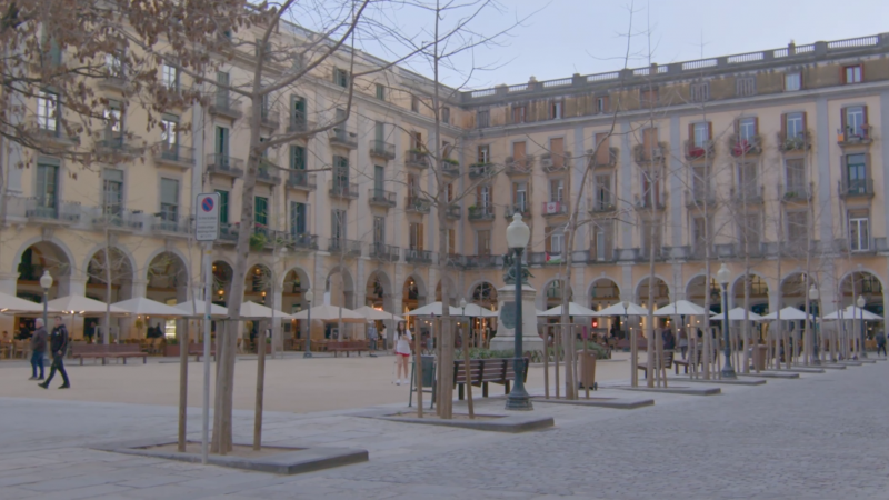 La Plaça de la Independència de Girona: un homenatge escultural als herois del passat