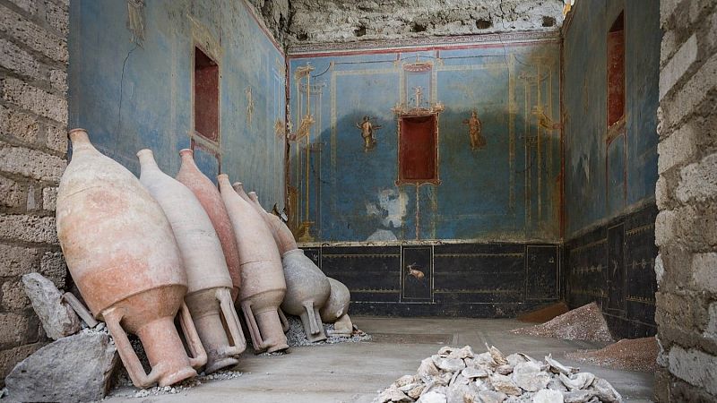 Descubren en Pompeya un "santuario" con paredes azules dedicado a las cuatro estaciones