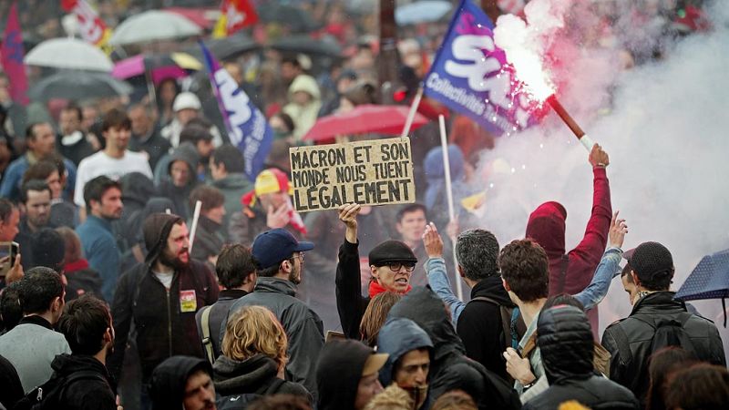 Manifestaciones masivas plantan cara a Macron en su primer pulso sindical