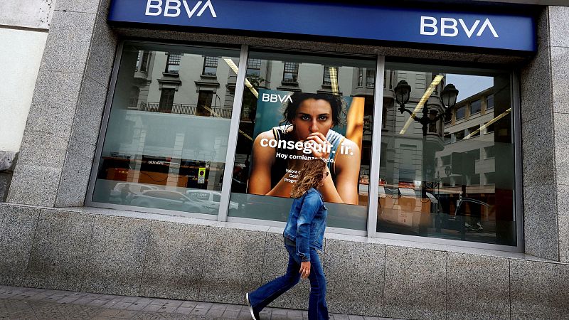 El BBVA pide a la CNMC su visto bueno para lanzar la opa sobre el Banco Sabadell