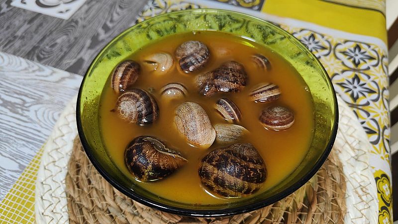 Receta de unos caracoles en salsa con mucho sabor y para toda la familia