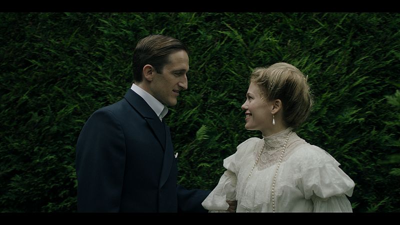 Javier Olivares: "Victoria Eugenia de Battenberg es un personaje muy atractivo"