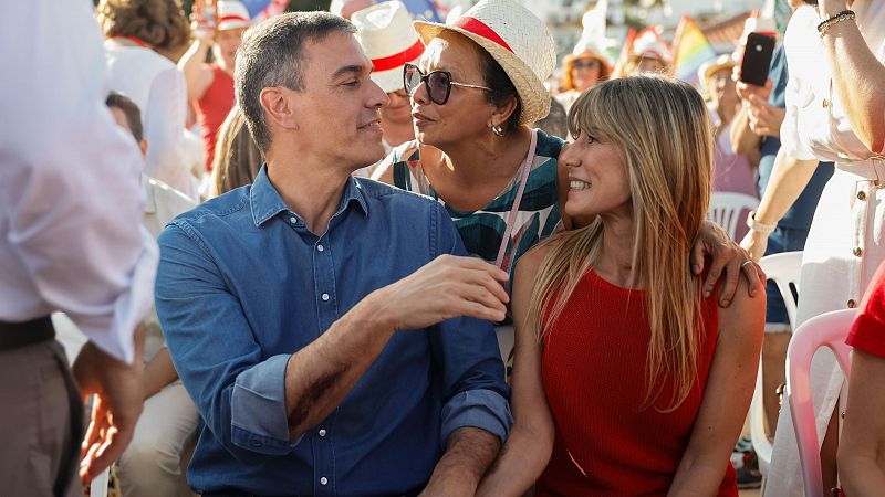 Sánchez reaparece con Begoña Gómez en un mitin y pide votar "en masa" para ganar a la política "sucia" de PP y Vox