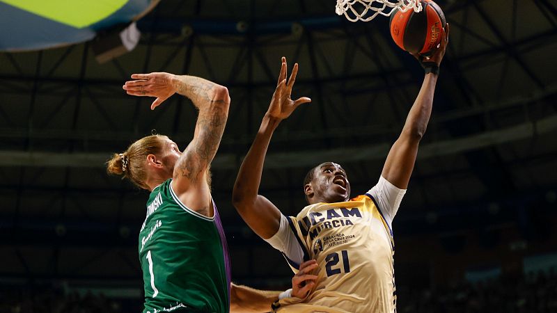 UCAM Murcia gana otra vez en Mlaga y jugar su primera final de la ACB