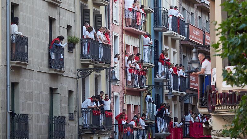 El lujo de disfrutar de San Fermín desde un balcón: "Me sentía como si estuviese dentro del encierro"