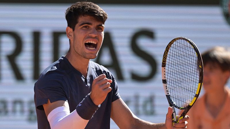 Carlos Alcaraz remonta a Jannik Sinner para alcanzar su primera final de Roland Garros