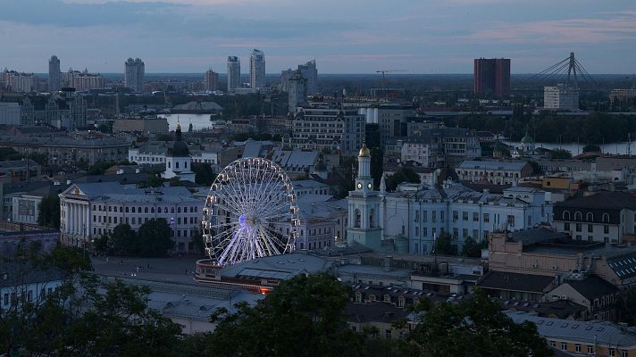 Vista de la ciudad de Kiev tras sufrir un apag�n por los ataques rusos contra su infraestructura energ�tica