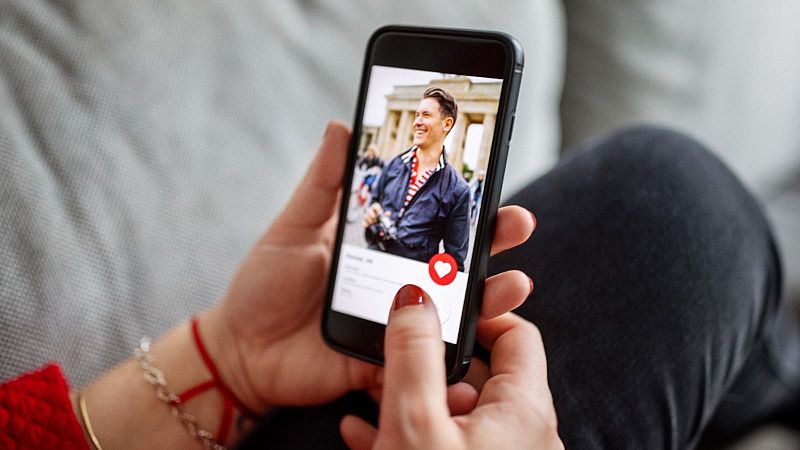 Tinder y las fotos de perfil tuneadas: "Cada persona deja ver lo que quiere mostrar de uno mismo"
