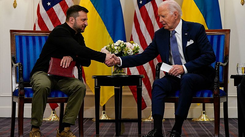 Zelenski se reúne con Biden y Macron en Francia y pide "hacer más" para ayudar a Ucrania