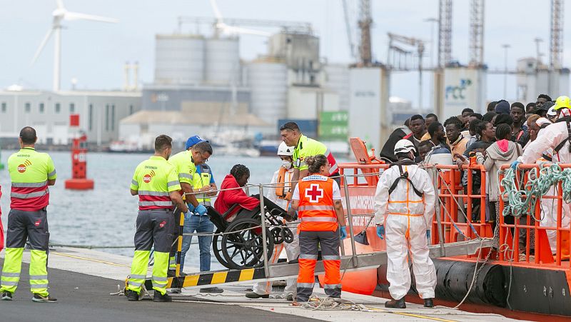 Salvamento Marítimo rescata en Canarias a más de 500 personas en diez pateras en un solo día