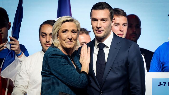 El partido de Le Pen "tiende la mano" a los republicanos para crear una alianza de extrema derecha