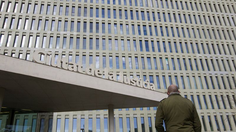 Ocho años de prisión para un exmonitor del colegio de los Maristas de Sants por difundir pornografía infantil