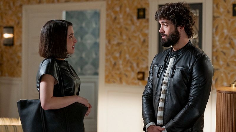 '4 estrellas' | Han sucumbido a la tentación: ¡Álex y Bea se han acostado!