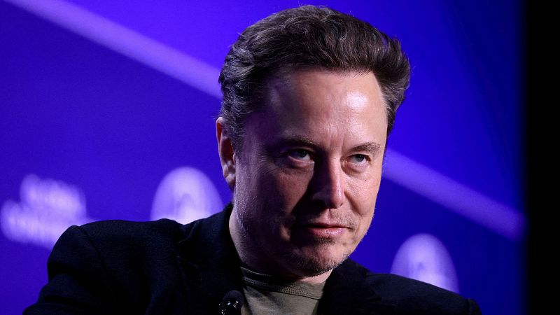 Elon Musk le declara la guerra a Apple y Open AI por la inteligencia artificial