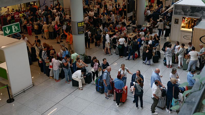 La fuerte lluvia y las inundaciones obligan a cancelar y retrasar vuelos en el aeropuerto de Palma de Mallorca