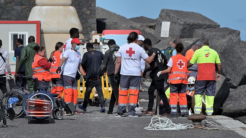 El Gobierno aprueba un fondo para que Canarias, Ceuta y Melilla atiendan a los menores migrantes no acompañados