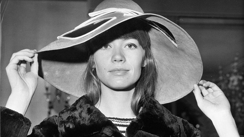 Muere a los 80 años la cantante Françoise Hardy, icono de la música francesa