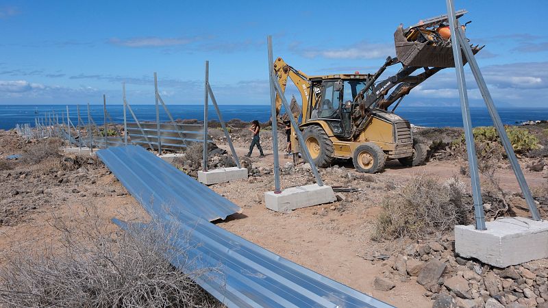 La turistificación y la urbanización de las islas Canarias protagonizan el informe ‘Banderas Negras 2024’