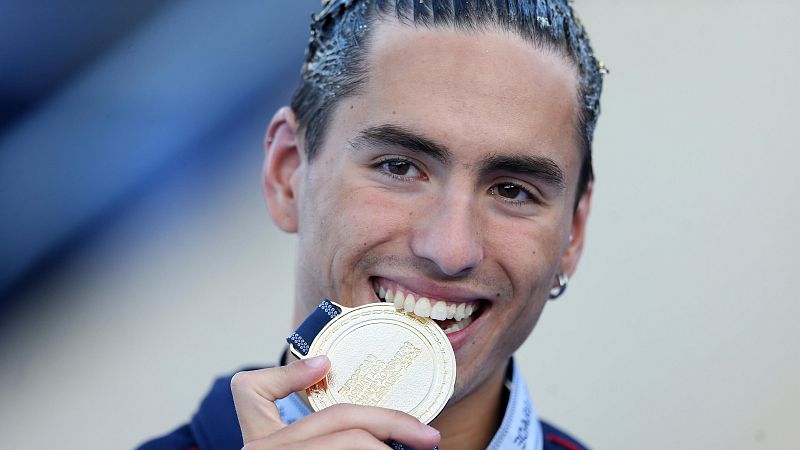 Dennis González denuncia ataques homófobos tras ganar el Europeo de natación sincronizada