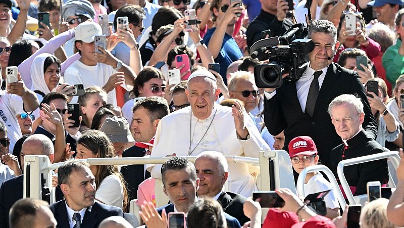 El papa Francisco ensalza la labor de los comediantes: "El humor denuncia excesos del poder haciendo reír"