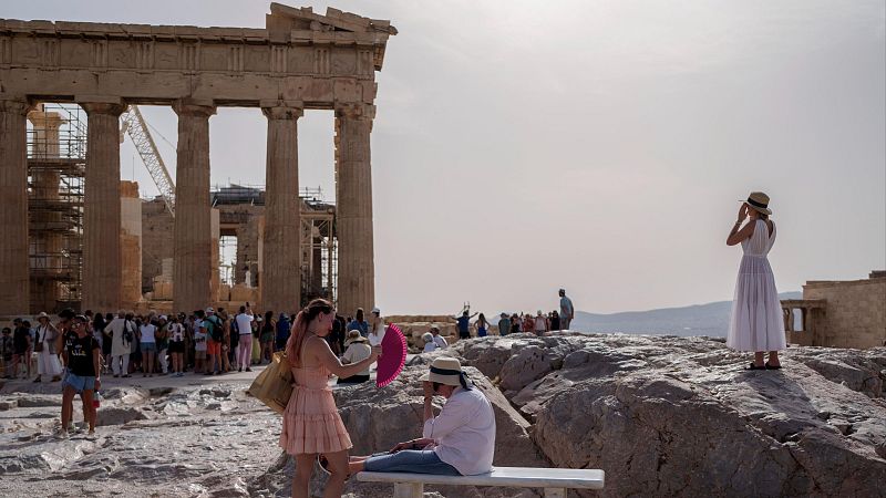 Atenas cierra todos sus monumentos arqueológicos por la ola de calor que azota Grecia