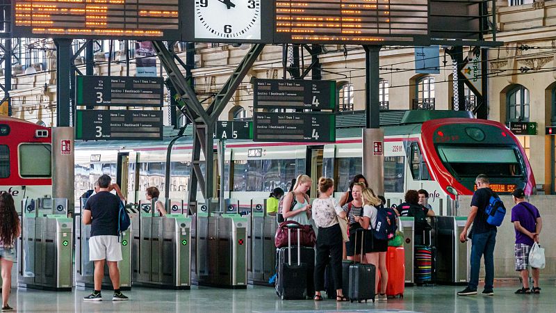 Descomptes per a joves per viatjar en tren o autobs per Espanya i Europa
