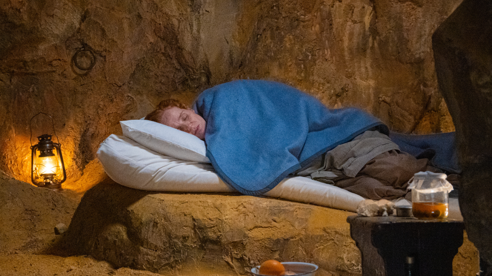 La Promesa: Pía finge su muerte para escapar de Gregorio - La promesa | Ver