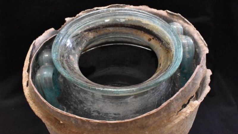 Descubren el vino más antiguo del mundo, con más de 2.000 años, en una tumba romana en Carmona, Sevilla