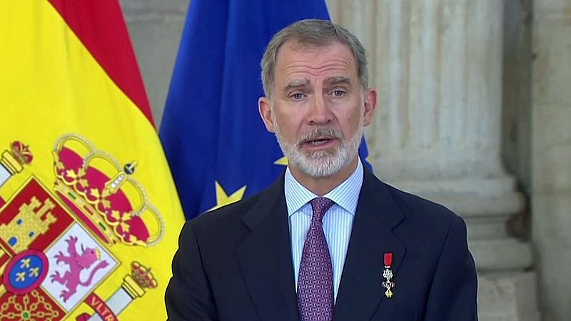 Felipe VI reafirma su compromiso con la Constitución y recuerda que "la Corona se debe a la sociedad"