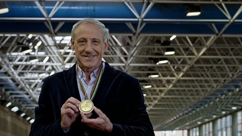 ¿Por qué Fermín Cacho miraba hacia atrás cuando estaba a punto de ganar el oro olímpico?