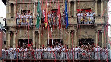 San Fermn 2024: lanzamiento del chupinazo desde el balcn del Ayuntamiento de Pamplona en 2023