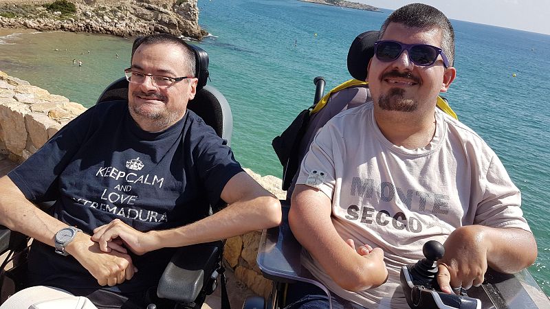 Luisfer y José, una pareja homosexual con discapacidad cuya meta es vivir independientes
