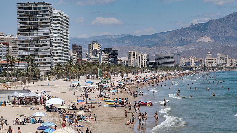 El 80% de los españoles viajará este verano, en el que el gasto medio sube a 677 euros, según ObservaTUR