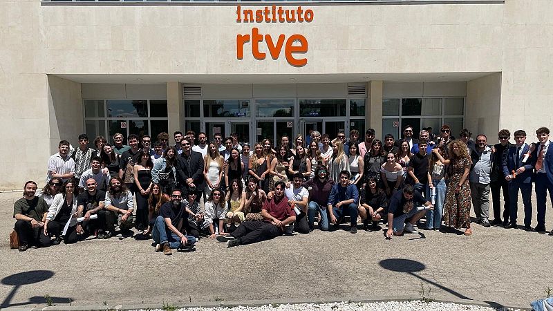 RTVE Instituto entrega las orlas de graduación al alumnado de FP de la promoción 2024