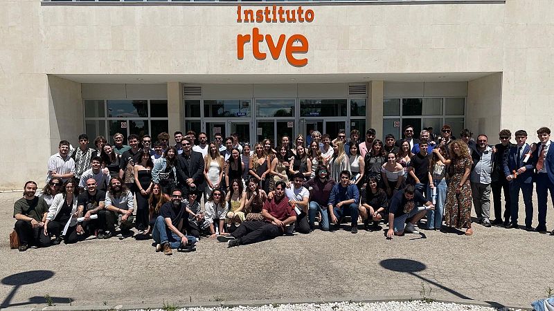 RTVE Instituto entrega las orlas de graduaci�n al alumnado de FP de la promoci�n 2024