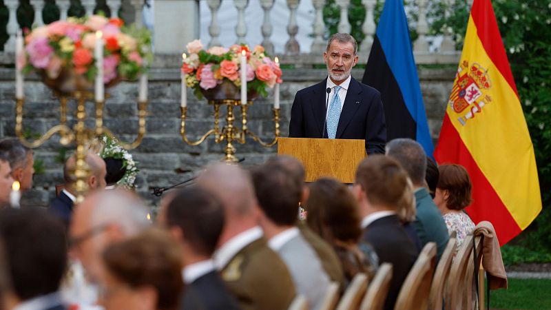 Felipe VI, recibido con honores en Estonia en el inicio de su primera gira por los países bálticos