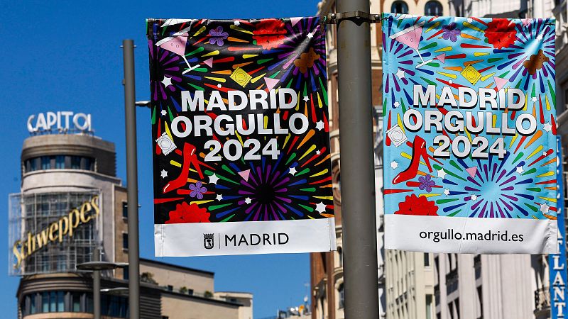 El PP considera "reivindicativo" el cartel del Orgullo de Madrid y la oposición lo tacha de "LGTBIfobia institucional"