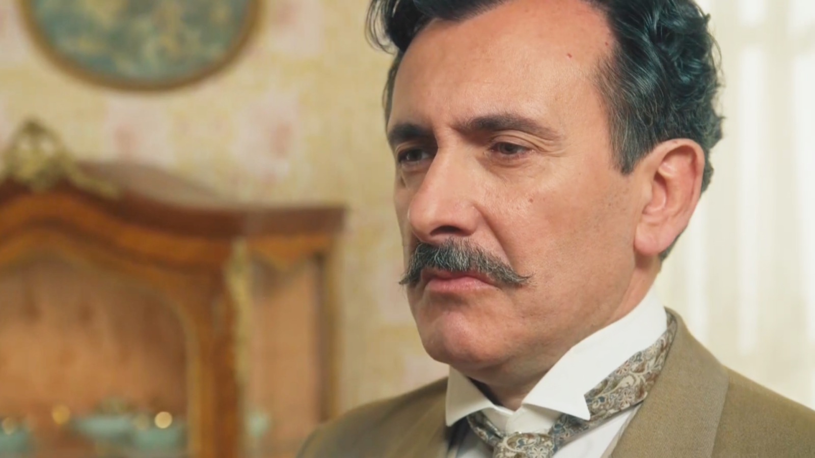 La Promesa: Petra sospecha que Ayala se envenenó - La promesa | Ver